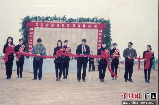 1993年,柳州供电局500千伏沙塘变电站动工。 1993年,柳州供电局500千伏沙塘变电站开工。