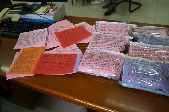 杭电辅导员为244名学生手写防疫打油诗。 雷哲超 摄
