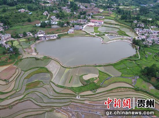 梯田、梦溪湖、山峦、民居勾勒田园山水画卷。李华 摄 梯田、梦溪湖、山峦、民居勾勒田园山水画卷。李华 摄