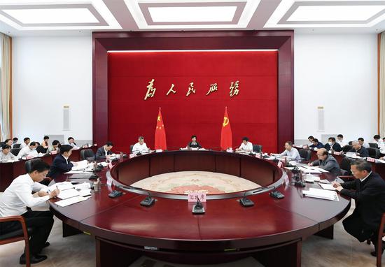 5月31日下午,省长、省政府党组书记谌贻琴主持召开省政府
5b4
党组(扩大)会议,传达学习贯彻全国两会精神和全省领导干部会议精神。图为会议现场。张丽 摄 5月31日下午,省长、省政府党组书记谌贻琴主持召开省政府党组(扩大)会议,传达学习贯彻全国两会精神和全省领导干部会议精神。图为会议现场。张丽 摄
