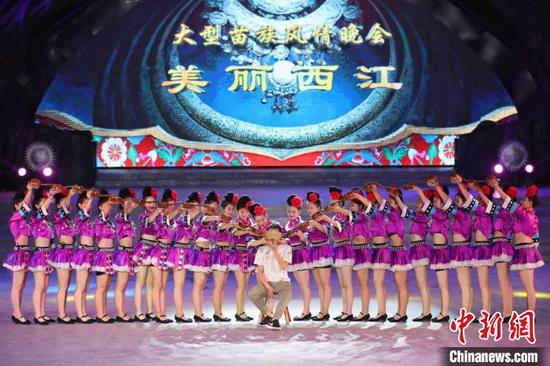 《美丽西江》歌舞剧演出现场。 瞿宏伦 摄 《美丽西江》歌舞剧演出现场。 瞿宏伦 摄