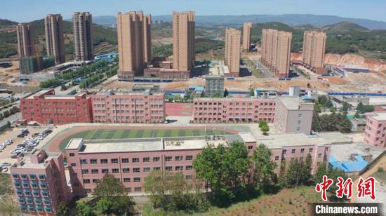 图为威宁县易地扶贫搬迁安置点。威宁县融媒体中心供图 图为威宁县易地扶贫搬迁安置点。威宁县融媒体中心供图