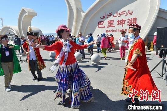 新疆东天山乡村旅游升温 旅游“带旺”农家乐经济