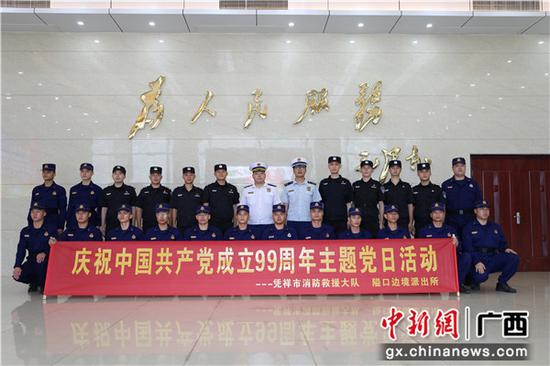 双方合影留念 双方合影留念
