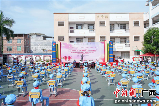 共建揭牌仪式活动现场 广西革命纪念馆爱国爱党宣传教育活动走进村级小学