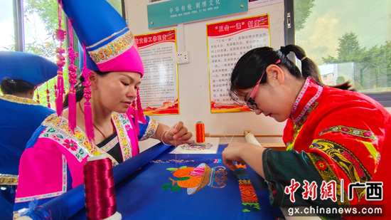 昭平产业扶贫:旅游度使北莱笑 黄姚百里沐春风
