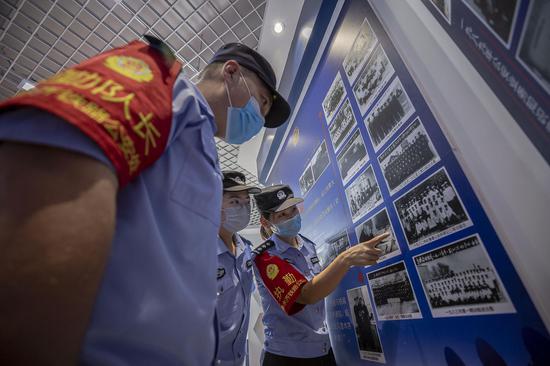 青年民警銘記警史牢鑄警魂