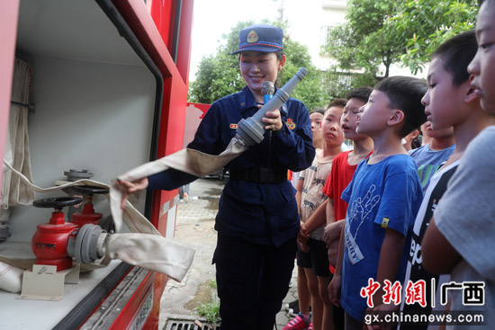 桂林消防捐赠500具灭火器 助力社区火灾防控