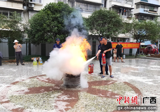 桂林消防捐赠500具灭火器 助力社区火灾防控