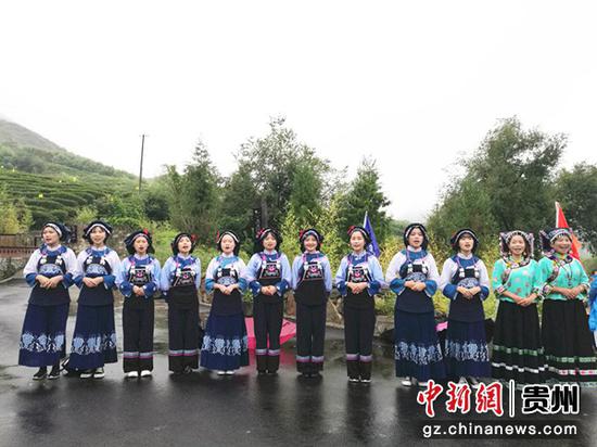 “云端茶海”螺蛳壳上的布依茶仙子