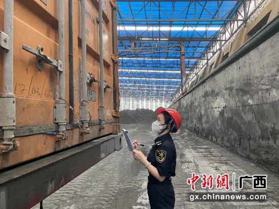 “口岸直提,属地施检”监管模式试点现场