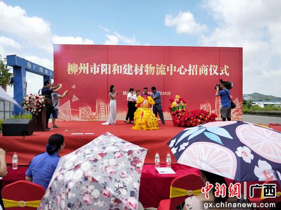 图为活动现场。