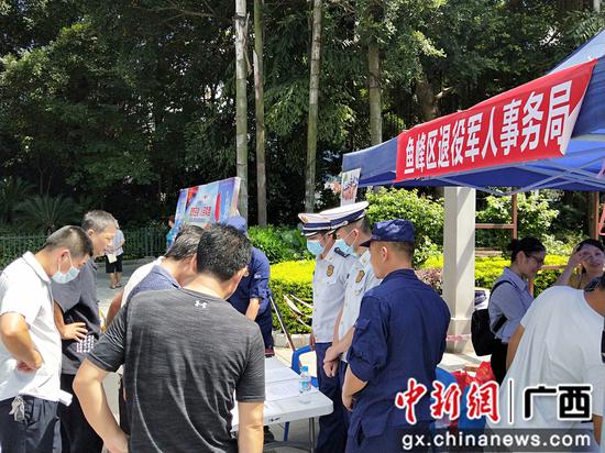 招聘现场。