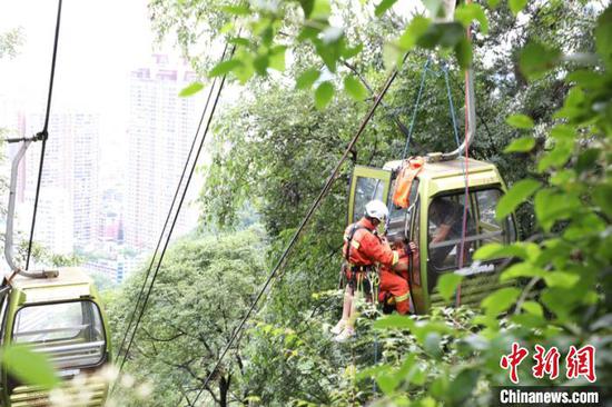 图为救援现场。 贵阳市消防救援支队供图 摄 图为救援现场。 贵阳市消防救援支队供图 摄
