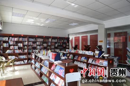 梨树镇综合文化站图书室。刘涛 摄
