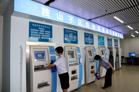 办税服务场所严格落实定期消毒等防疫措施。 办税服务场所严格落实定期消毒等防疫措施。