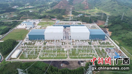 昆柳龙直流工程±800千伏柳北换流站 方宇 摄 昆柳龙直流工程±800千伏柳北换流站 方宇 摄