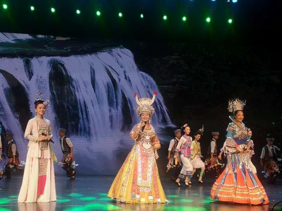 ���ݵ�����ɫ�Ļ����ݡ� ͯЦ�� ��