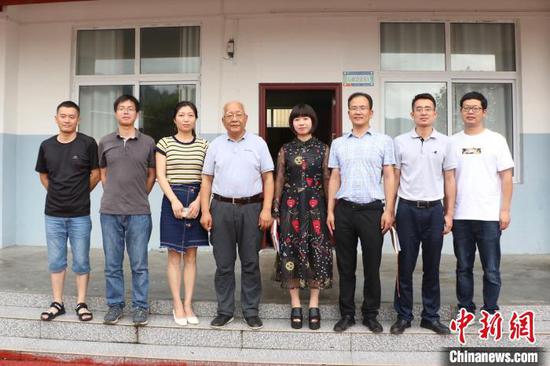 杭州幫扶從江一中教師團隊(部分教師)。 張斌 攝 杭州幫扶從江一中教師團隊(部分教師)。 張斌 攝