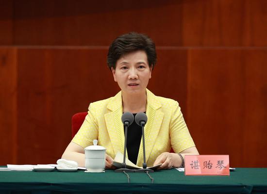 省委副书记、省长谌贻琴主持会议并讲话。杜朋城 摄
