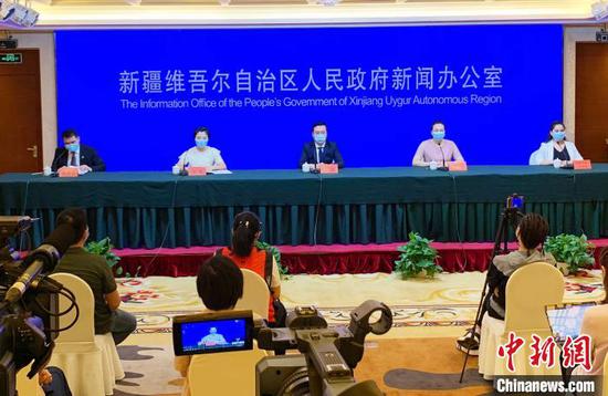 新疆新冠肺炎醫療救治定點醫院護士:我們是鎧甲勇士