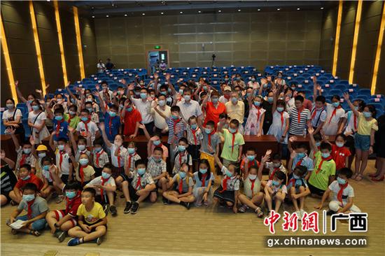 百馆千场万人“红色记忆:抗战中的中国科学家” 宣讲活动现场。杨杨 摄 百馆千场万人“红色记忆:抗战中的中国科学家” 宣讲活动现场。杨杨 摄