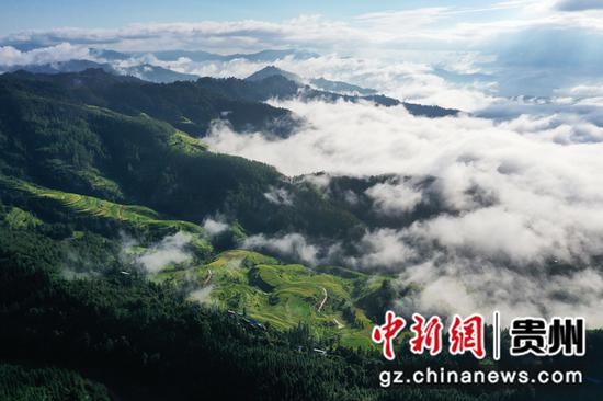 航拍贵州省从江县丙妹镇大塘苗寨晨景。