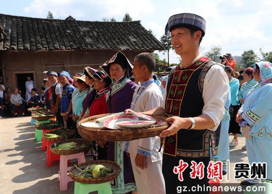 贵州清镇仡佬族"吃新节":身着盛装祭祀祖先