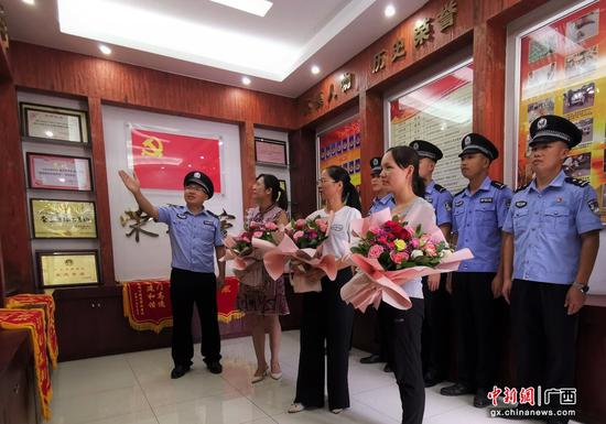 崇左凭祥边境检查站开展献礼教师节主题党日活动