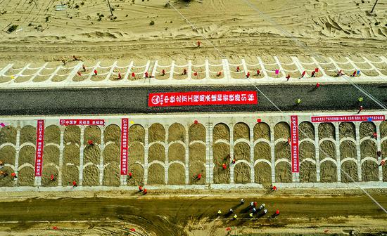 和若铁路建设助力脱贫攻坚?为南疆发展“加速度”