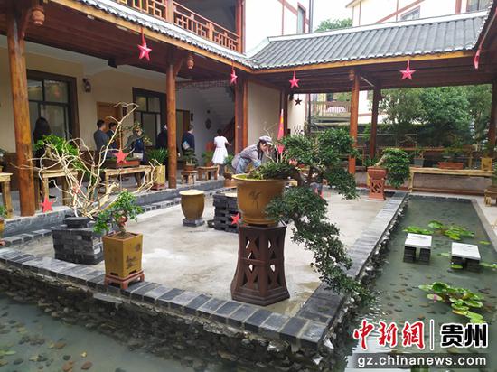 遵义盆景小镇内的民宿。刘美伶 摄
