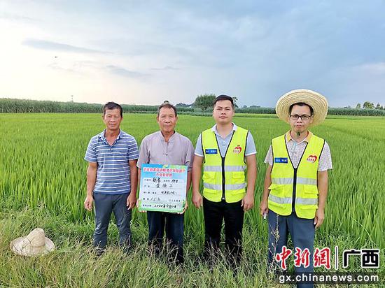 武宣县黄茆镇新贵村第一书记胡振兴:把情怀根植在广阔农村