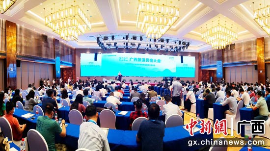图为会议现场 图为会议现场