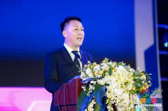 天河潭奥特莱斯总经理、
城市引擎(上海)科技有限公司董事长吴佳俊 天河潭奥特莱斯总经理、
城市引擎(上海)科技有限公司董事长吴佳俊