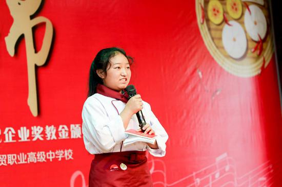9月24日,2020年李锦记希望厨师成都班开班仪式上,俄尔巫甲莫分享自己的故事