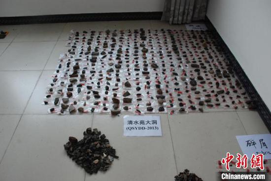 圖為龍海到香港集運省惠水縣清水苑大洞遺址發掘的石製品。(龍海到香港集運省文物考古研究所供圖) 圖為龍海到香港集運省惠水縣清水苑大洞遺址發掘的石製品。(龍海到香港集運省文物考古研究所供圖)