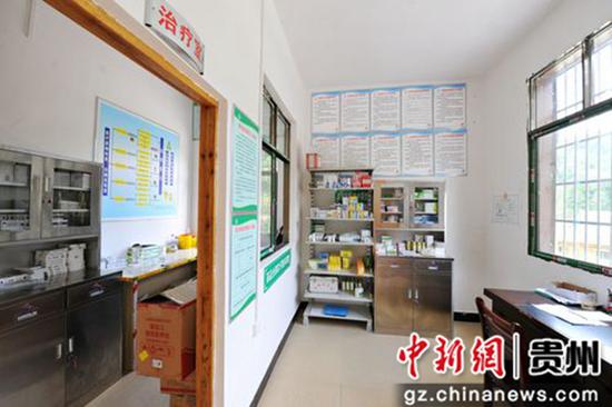 图为贵州省雷山县杨柳村卫生室内一角。 图为贵州省雷山县杨柳村卫生室内一角。