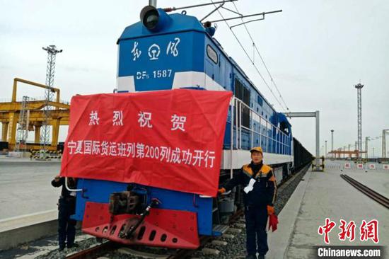 2700吨钢材搭乘国际专列从宁夏运往“一带一路”沿线国家