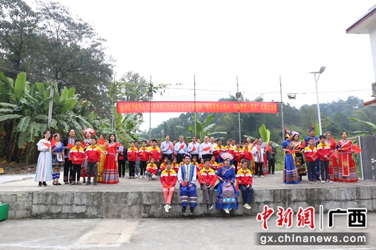 图为活动的现场