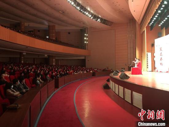 图为演出现场。 张伟 摄 图为演出现场。 张伟 摄