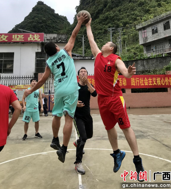 图为有趣的文体活动 河池农机中心供图