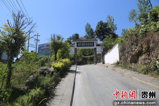 图为武警毕节支队援建的枪杆岩苗族风情园。 图为武警毕节支队援建的枪杆岩苗族风情园。