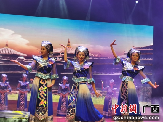 舞蹈《壮乡美》 黄光荣 摄