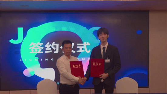 与广西瑜丰置业投资集团有限公司签订合作协议。广西州悦网络科技 供图 与广西瑜丰置业投资集团有限公司签订合作协议。广西州悦网络科技 供图