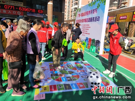 市民积极参与垃圾分类趣味游戏
