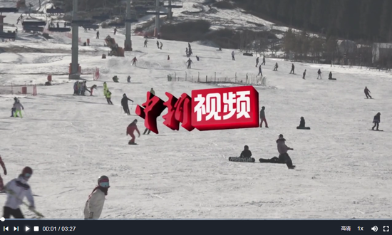 乌鲁木齐冰雪“首滑”开启 新疆各滑雪场开门迎客