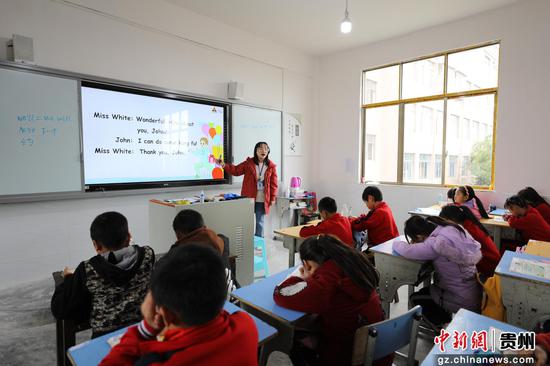 贵州财经大学商务学院学生在甲坝民族小学支教 贵州财经大学商务学院学生在甲坝民族小学支教