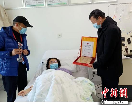 新疆女孩為北京患者捐獻造血干細胞 點燃他人生命