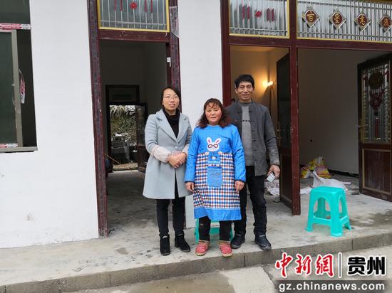图为姚孝红和吴发令家新房子。