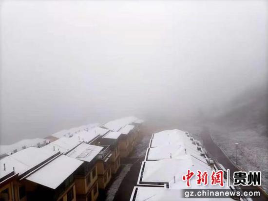 习水县官店镇下雪。 李松松 摄
